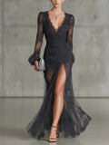 Anouk | Robe Maxi Longue Gris Foncé en Dentelle, Manches Longues, Col en V