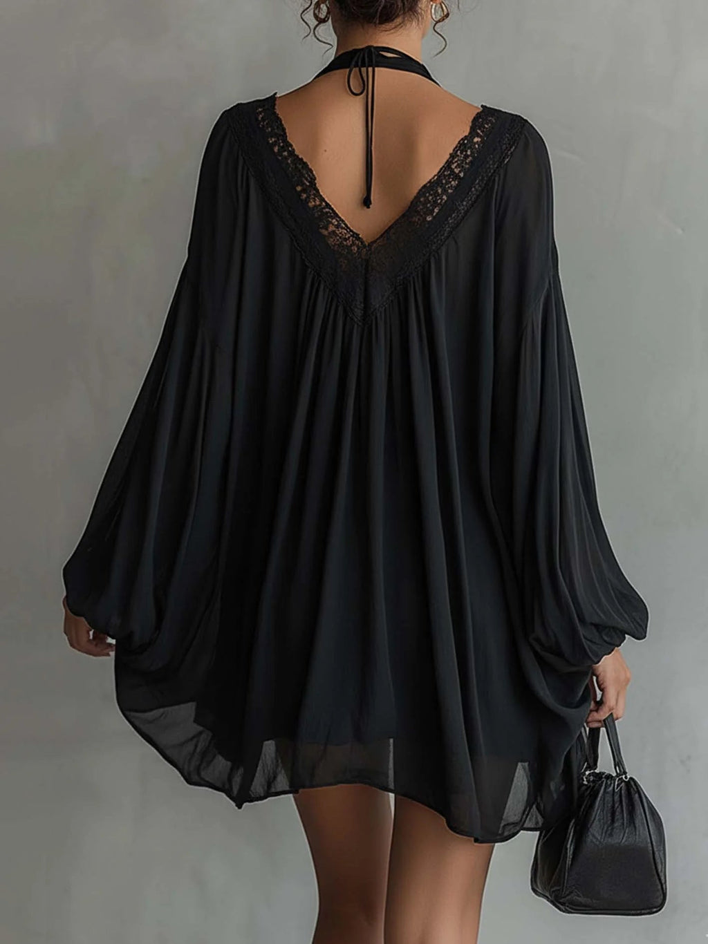 Cassandre | Mini Robe en Mousseline Noire, Col en Dentelle