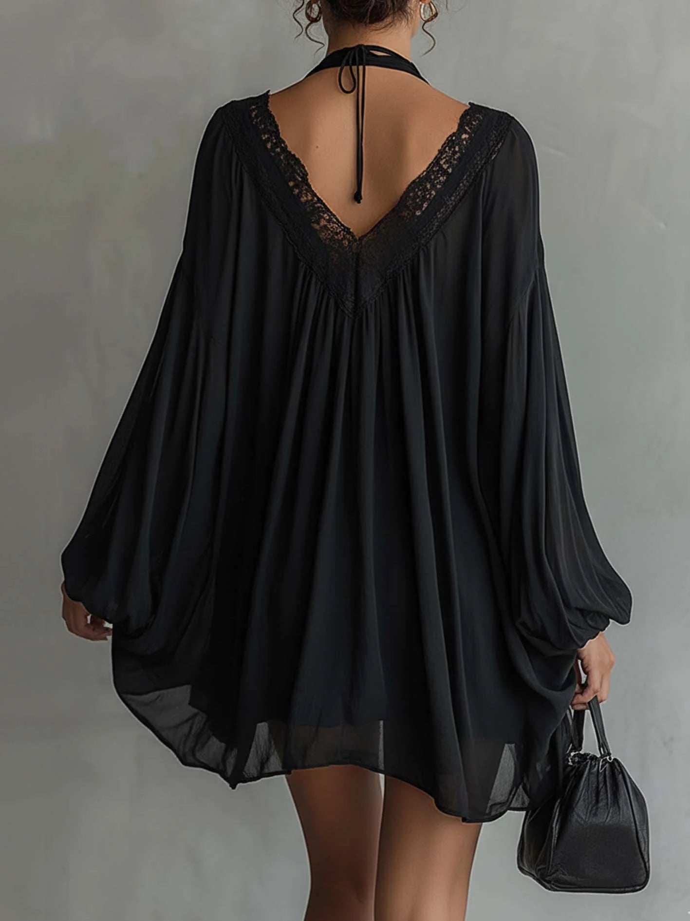 Cassandre | Mini Robe en Mousseline Noire, Col en Dentelle