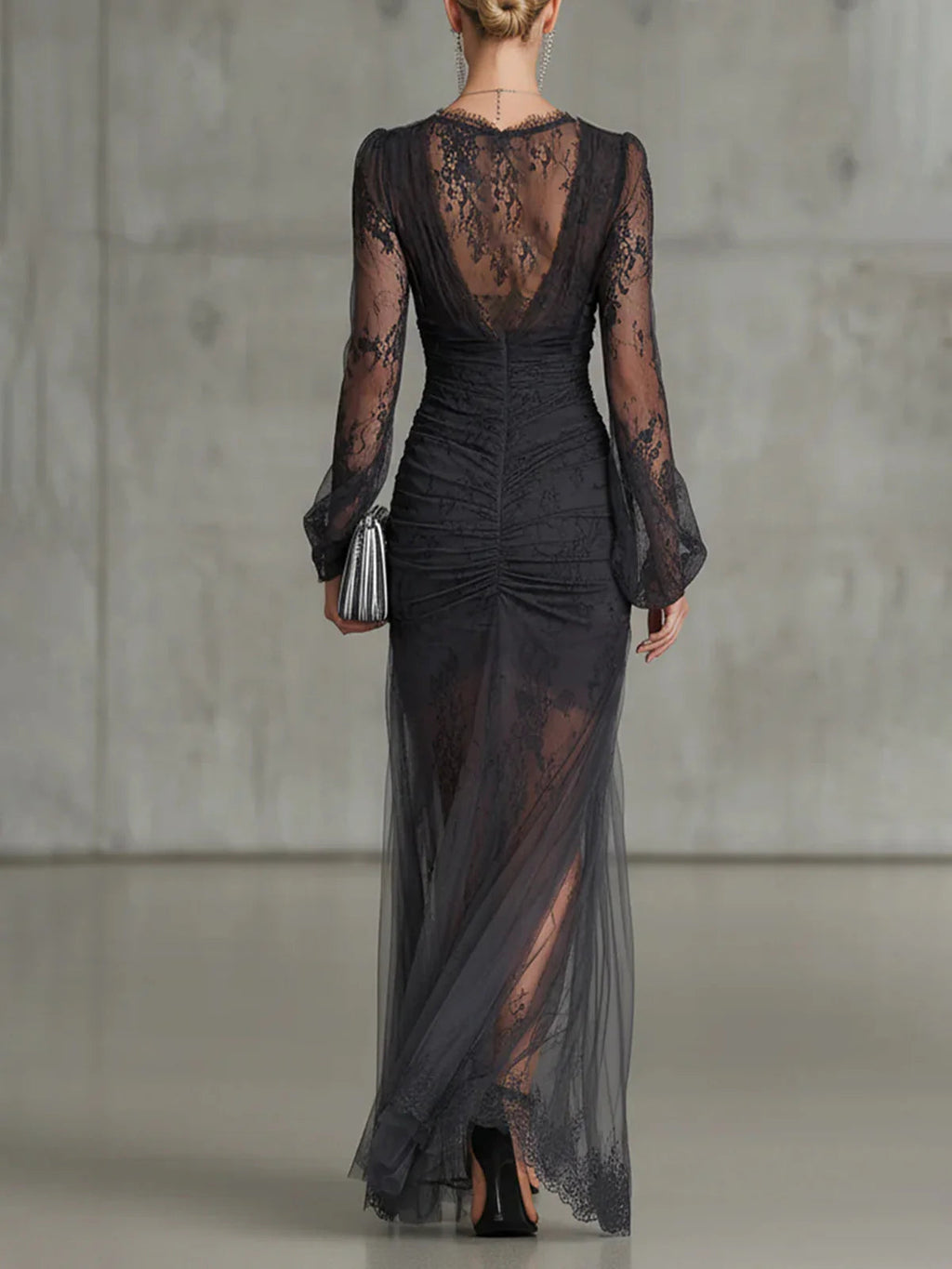 Anouk | Robe Maxi Longue Gris Foncé en Dentelle, Manches Longues, Col en V