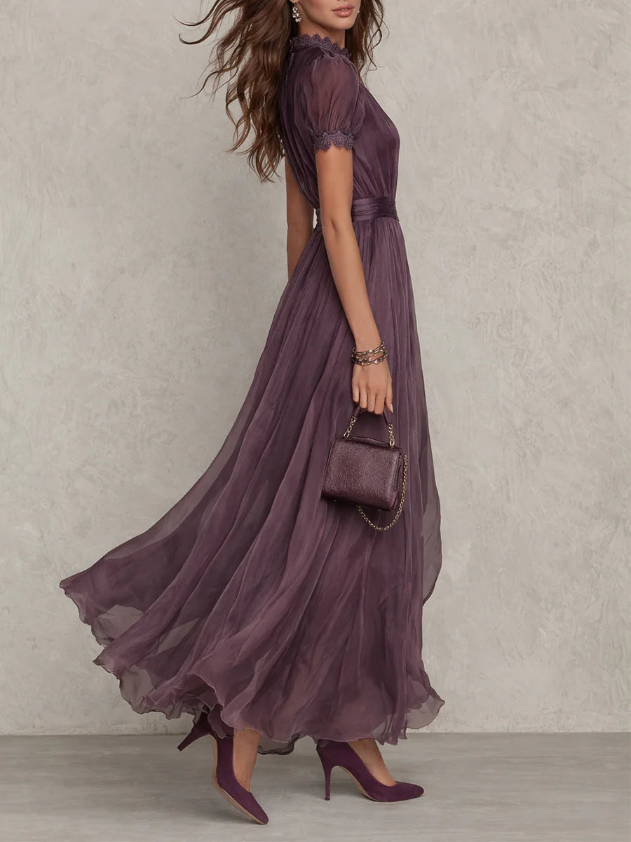 Ambre | Robe longue violette avec découpe goutte d'eau et bordure en dentelle de mousseline