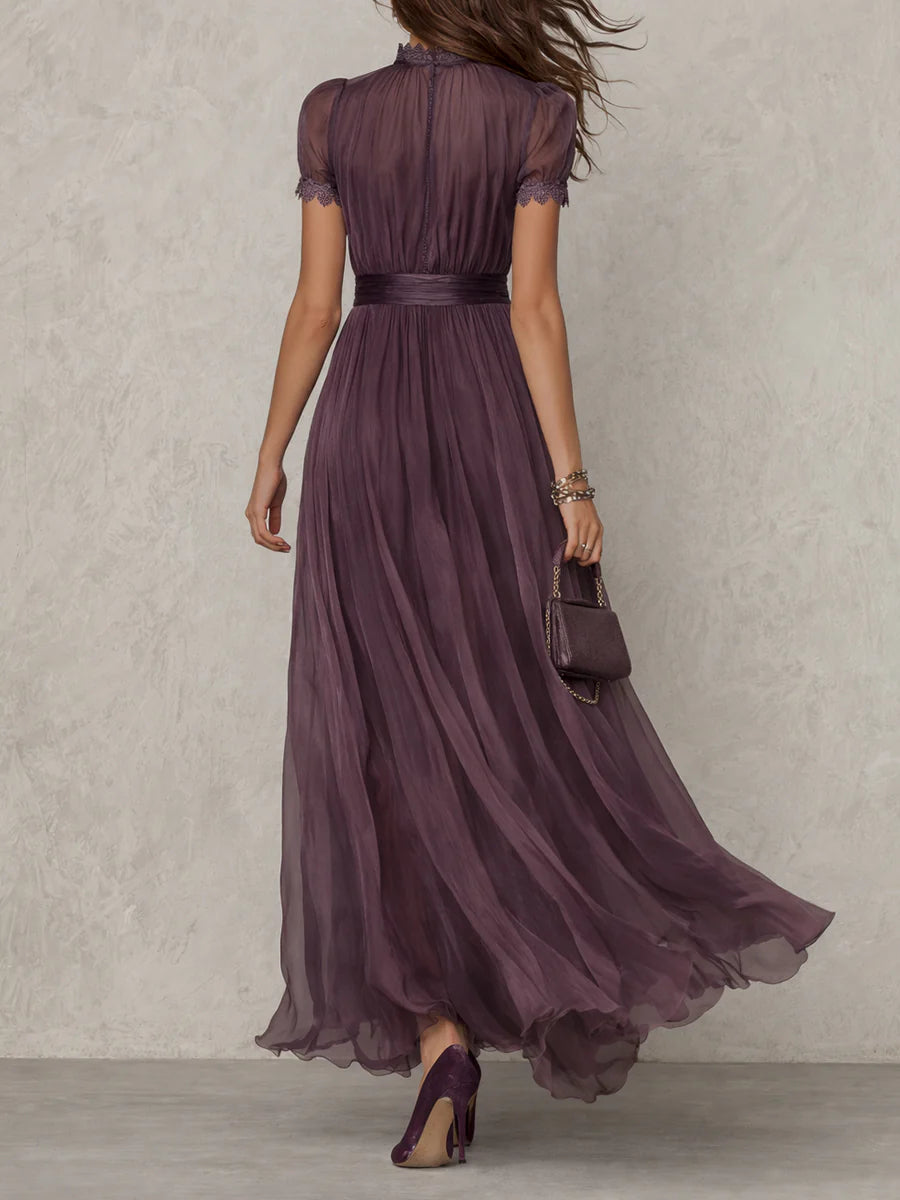 Ambre | Robe longue violette avec découpe goutte d'eau et bordure en dentelle de mousseline