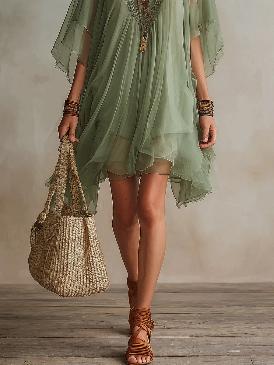 Éloïse | Mini Robe Fluide en Mousseline Verte, Col en V