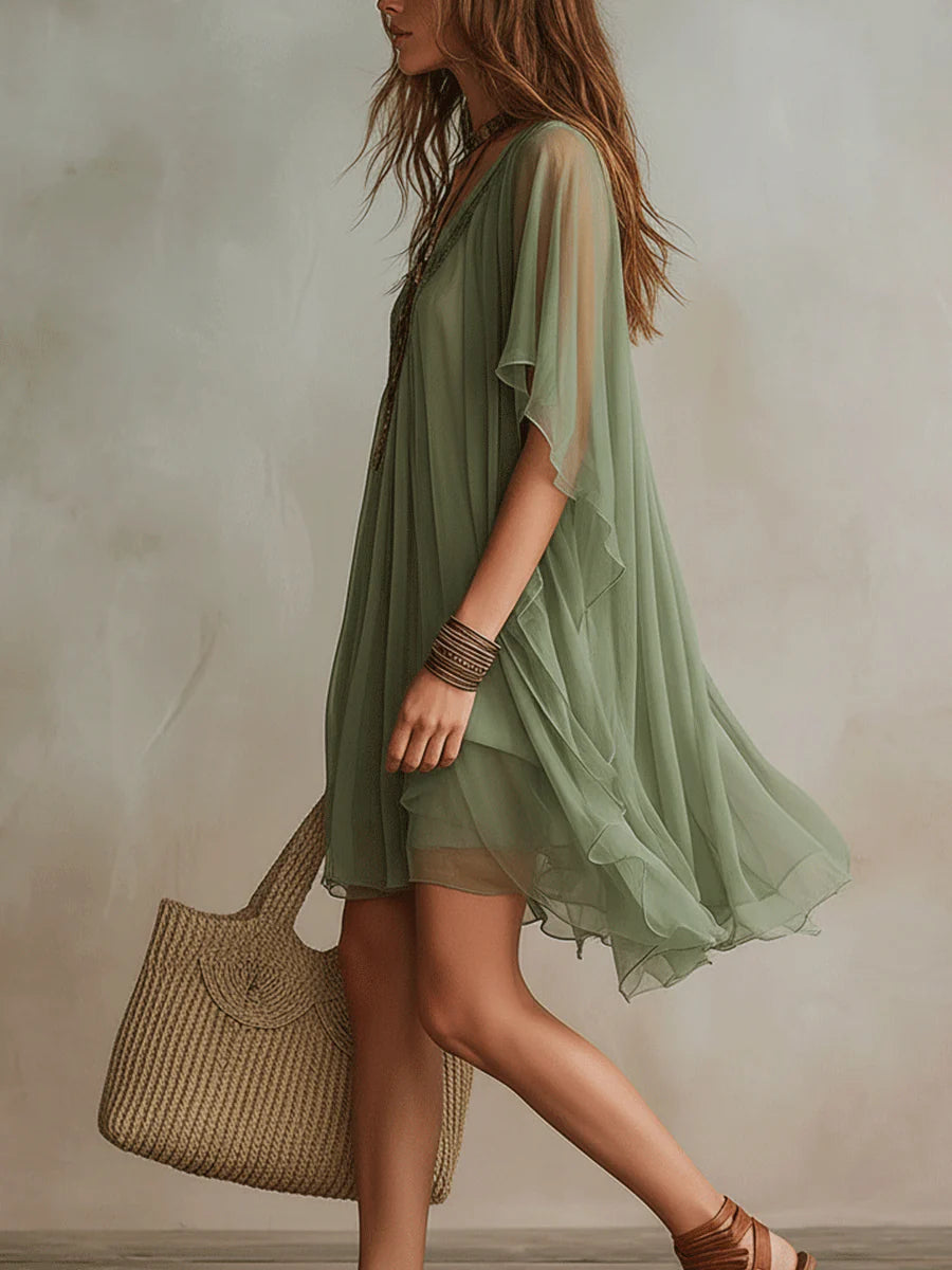 Éloïse | Mini Robe Fluide en Mousseline Verte, Col en V