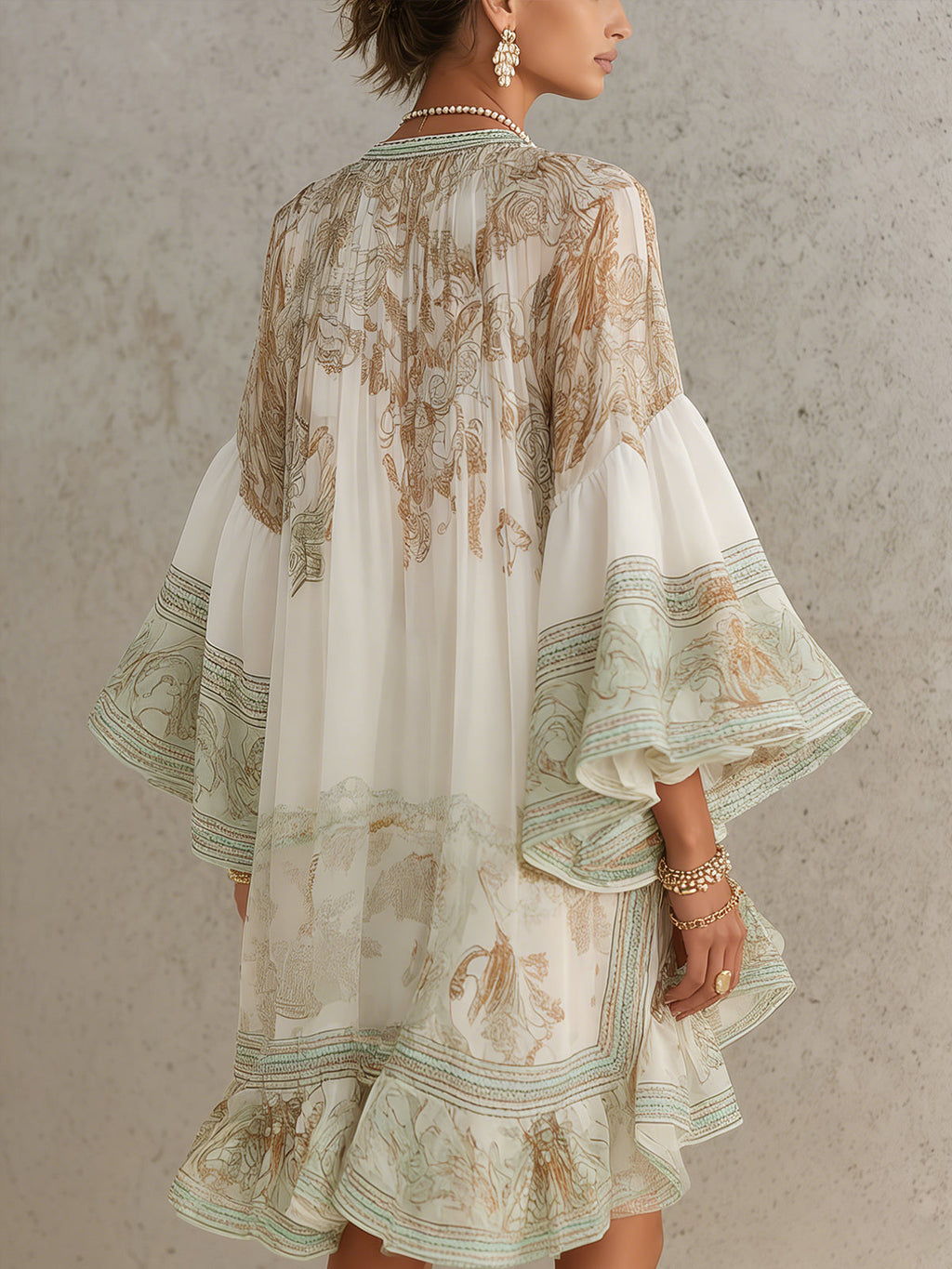 Solange | Robe courte asymétrique en mousseline verte à volants et manches cloches