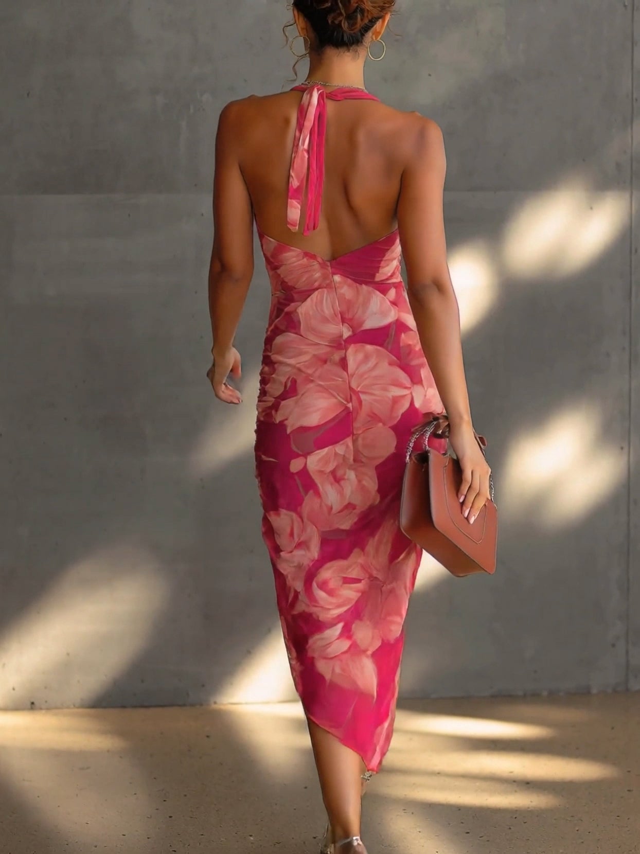 Ysaline | Robe Fourreau Fuchsia à Imprimé Floral, Drapée de Côté et Fendue