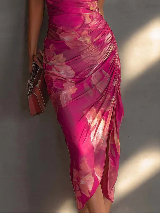 Mathilde | Robe fourreau fuchsia à imprimé floral, drapée de côté et fendue