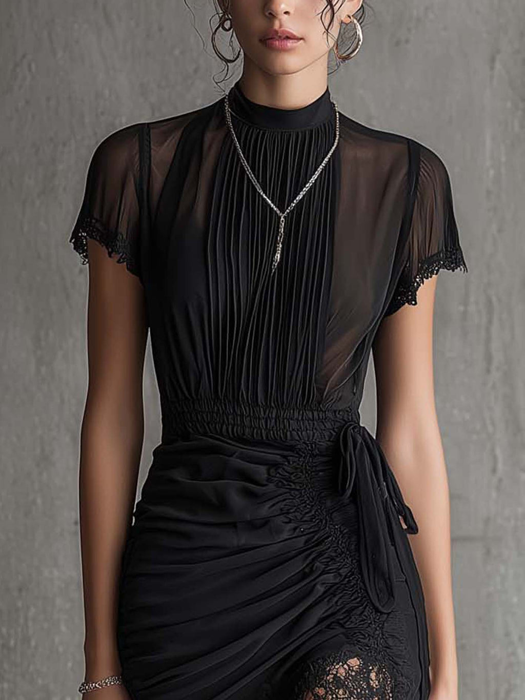 Séraphine | Mini Robe Plissée en Mousseline Noire, Dentelle