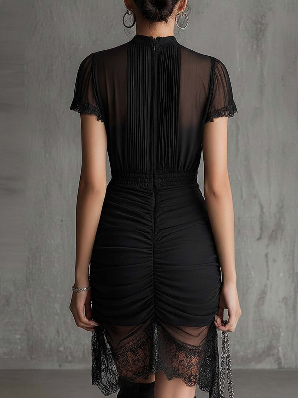 Séraphine | Mini Robe Plissée en Mousseline Noire, Dentelle