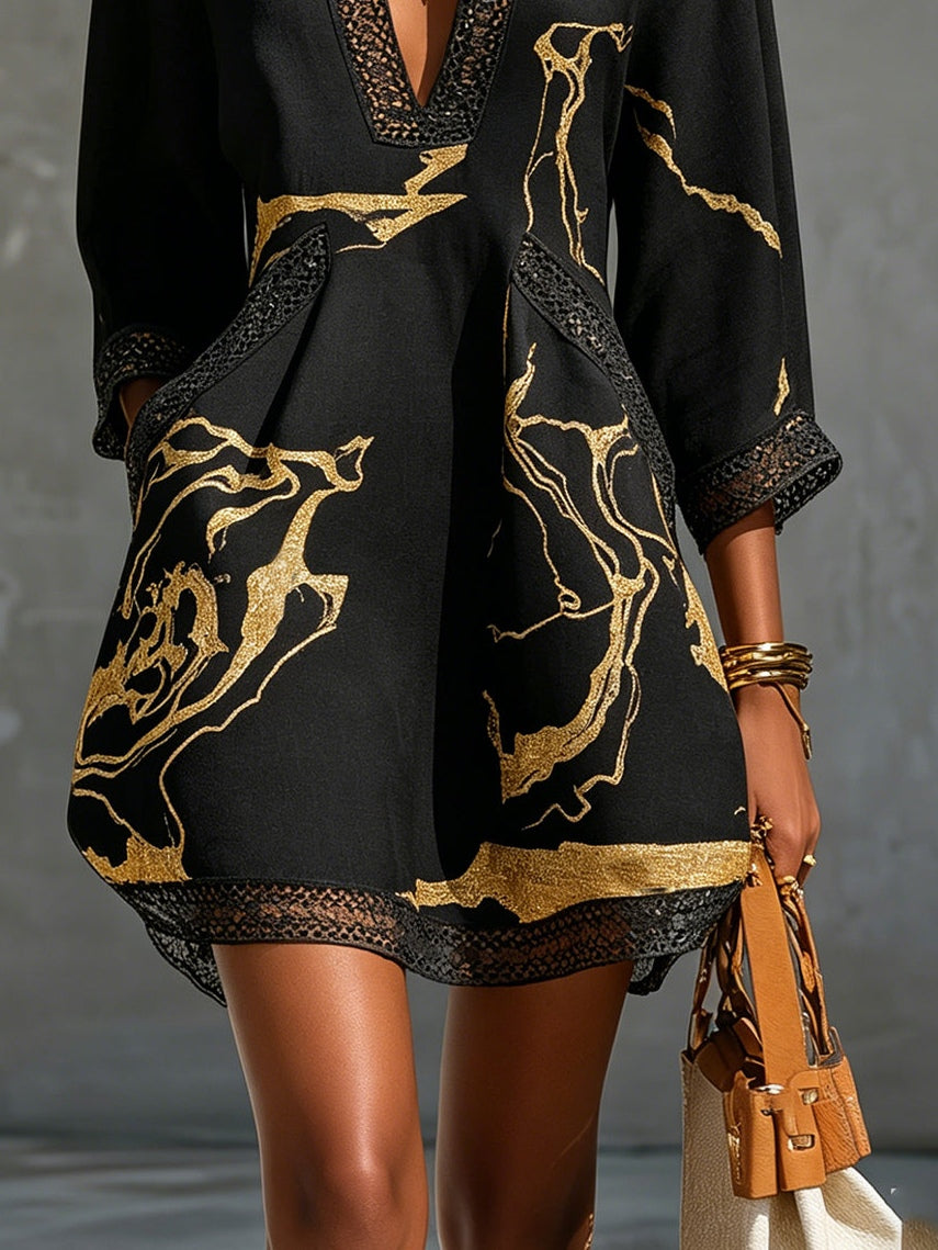 Ébène | Mini Robe Col en V, Imprimé Noir et Or