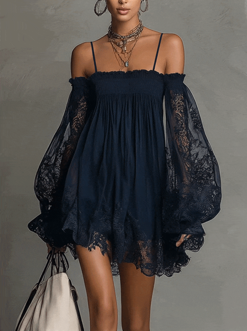 Noémie | Robe courte en mousseline bleu marine à épaules dénudées et finitions dentelle